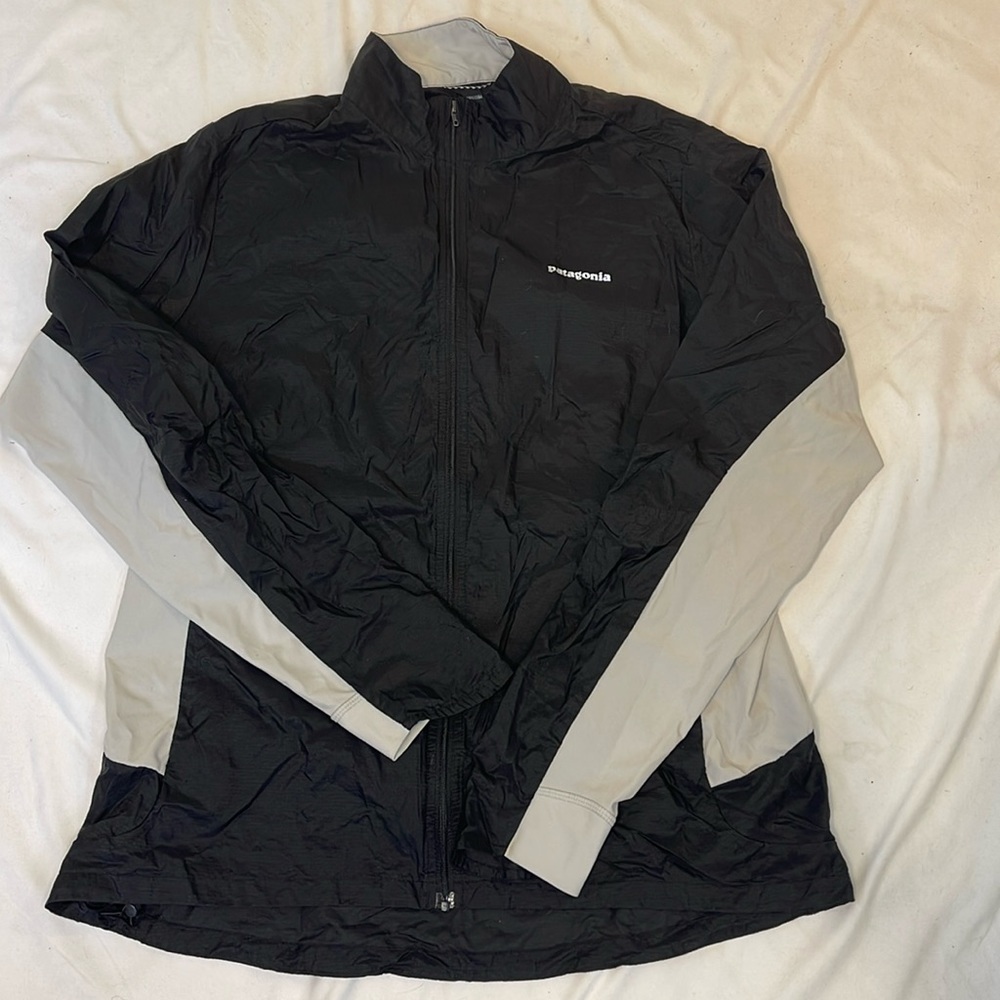 Women’s Patagonia Lightweight Running Shell, L, Black & White